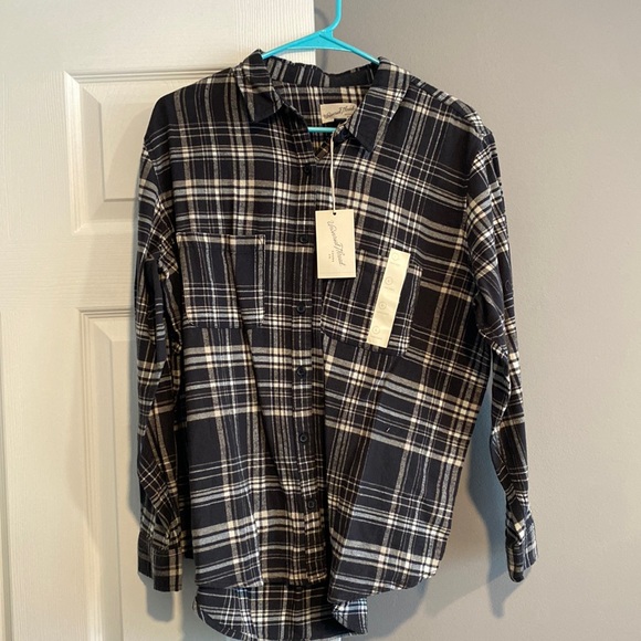 Universal Thread Tops - Plaid button down shirt